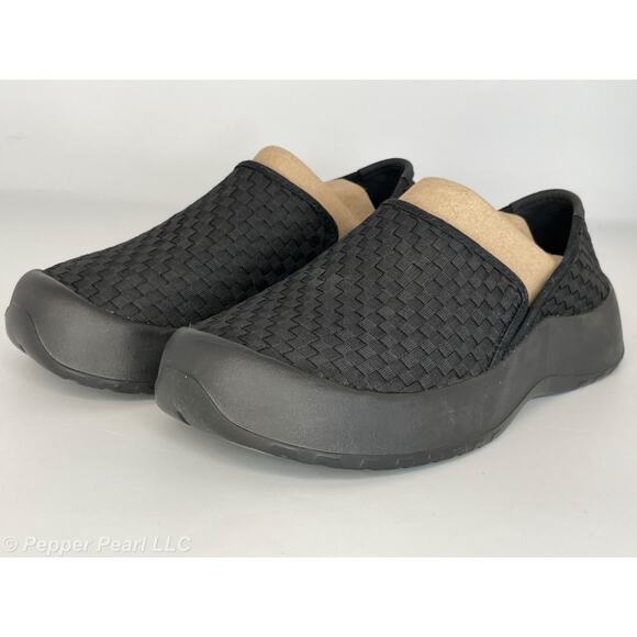 Black Unisex Junior 2-3 Slip on comfort Espadrille casual walking shoe - Picture 2 of 10